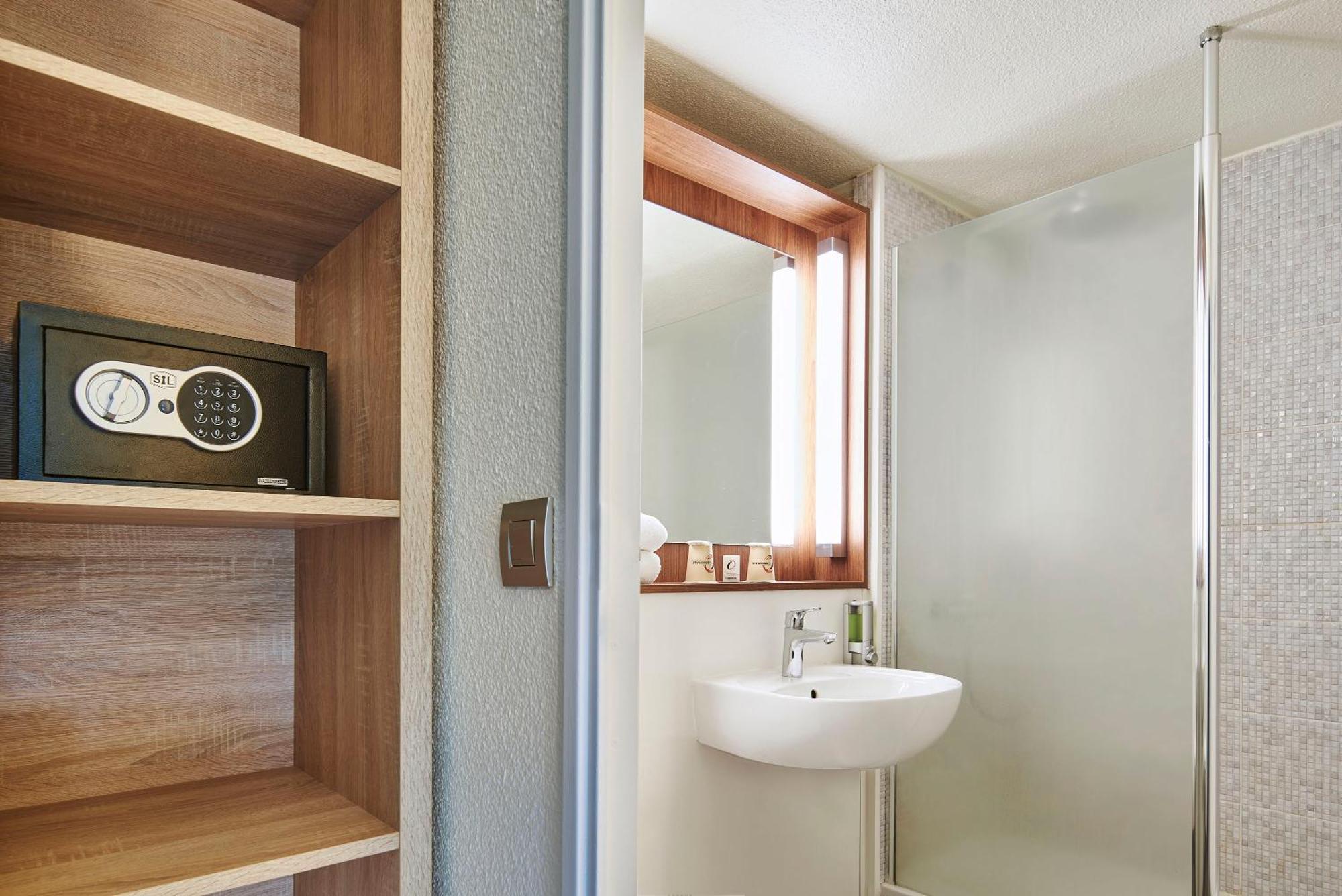 The Originals City Hotel La Verriere-Yvelines Екстер'єр фото