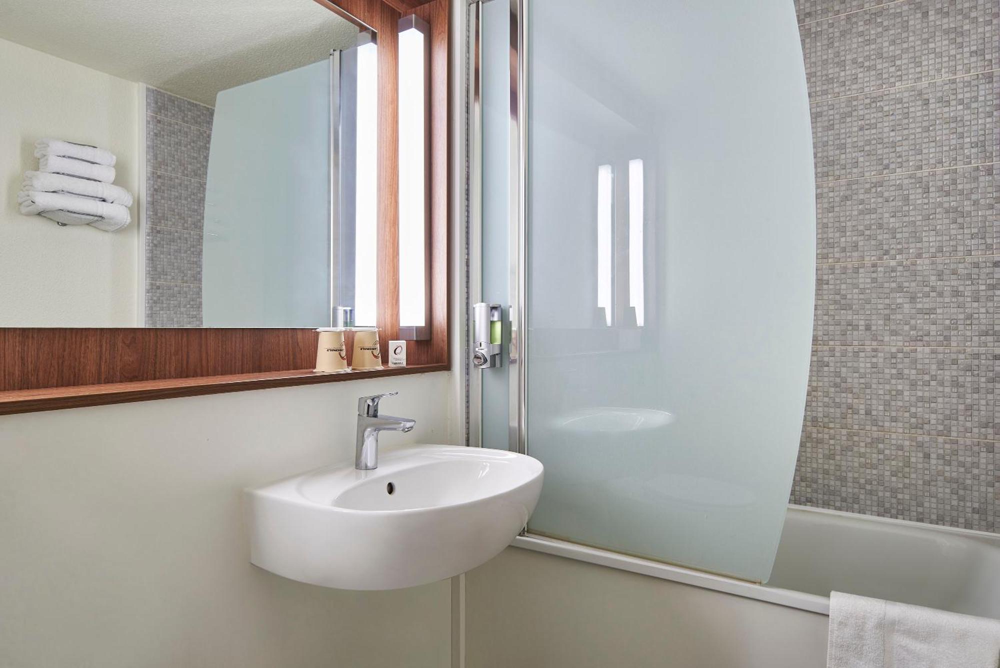 The Originals City Hotel La Verriere-Yvelines Екстер'єр фото